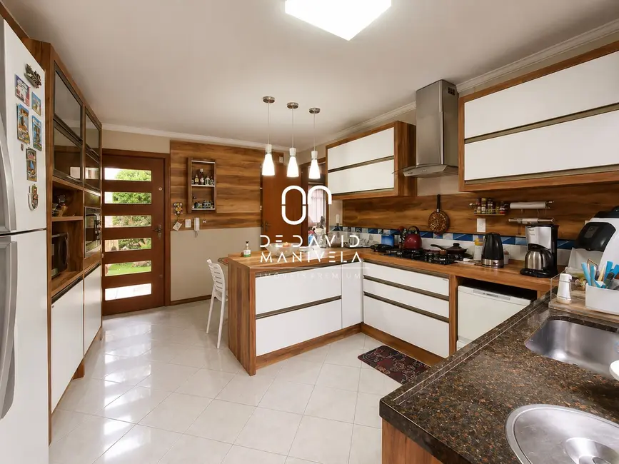 Casa com 4 quartos para alugar, 250m2 em Nossa Senhora do Rosário, Santa Maria - RS - imagem 5 Foto 5 de Casa com 4 quartos para alugar, 250m2 em Nossa Senhora do Rosário, Santa Maria - RS