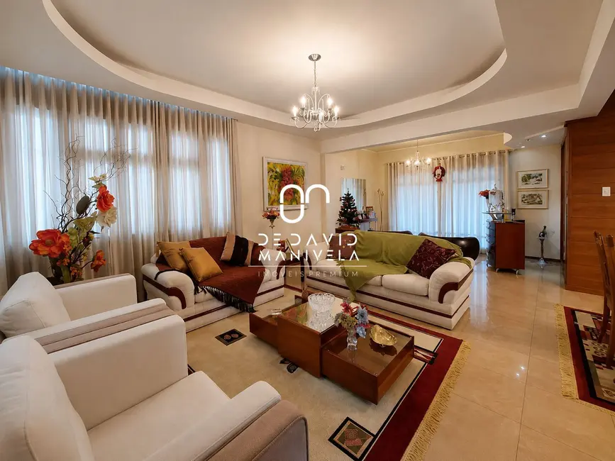 Casa com 4 quartos para alugar, 250m2 em Nossa Senhora do Rosário, Santa Maria - RS - imagem 2 Foto 2 de Casa com 4 quartos para alugar, 250m2 em Nossa Senhora do Rosário, Santa Maria - RS