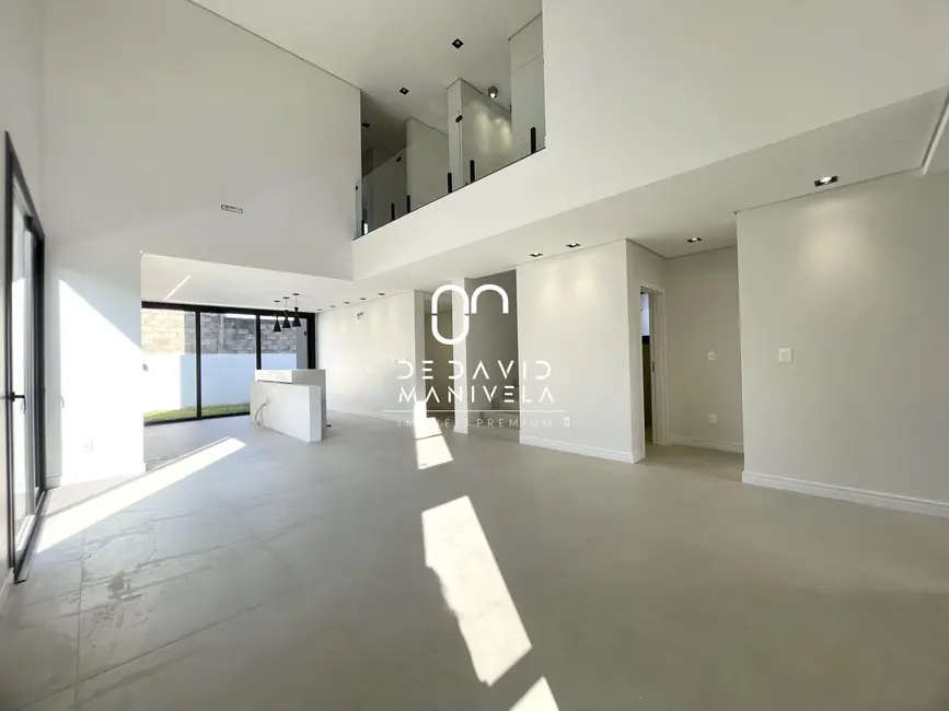 Foto 4 de Casa de Condomínio com 3 quartos à venda, 289m2 em Tomazetti, Santa Maria - RS