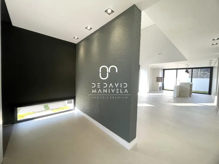 Foto 2 de Casa de Condomínio com 3 quartos à venda, 289m2 em Tomazetti, Santa Maria - RS
