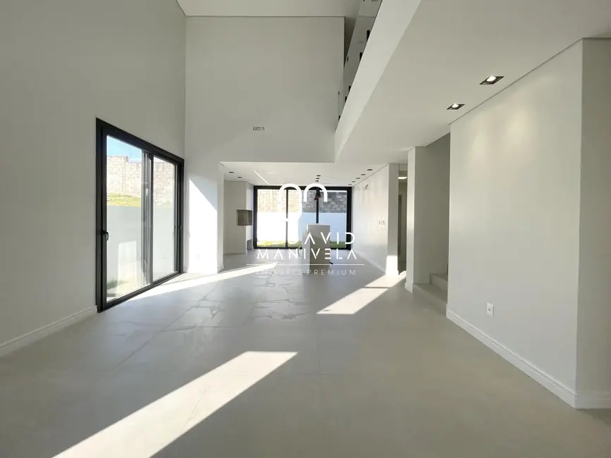 Foto 5 de Casa de Condomínio com 3 quartos à venda, 289m2 em Tomazetti, Santa Maria - RS