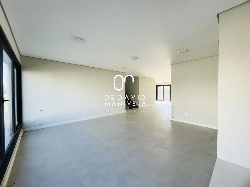 Casa de Condomínio com 4 quartos à venda, 271m2 em Tomazetti, Santa Maria - RS - imagem 2 Foto 2 de Casa de Condomínio com 4 quartos à venda, 271m2 em Tomazetti, Santa Maria - RS