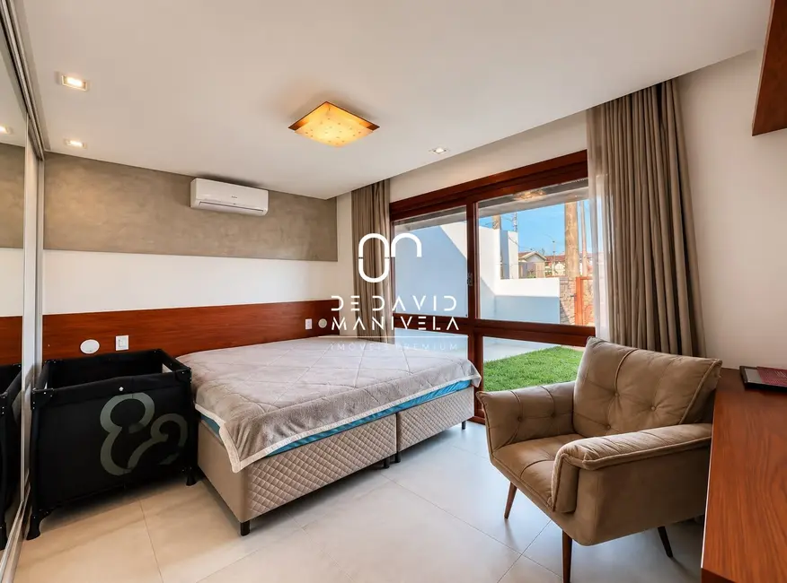 Foto 8 de Casa com 3 quartos à venda, 229m2 em Tomazetti, Santa Maria - RS