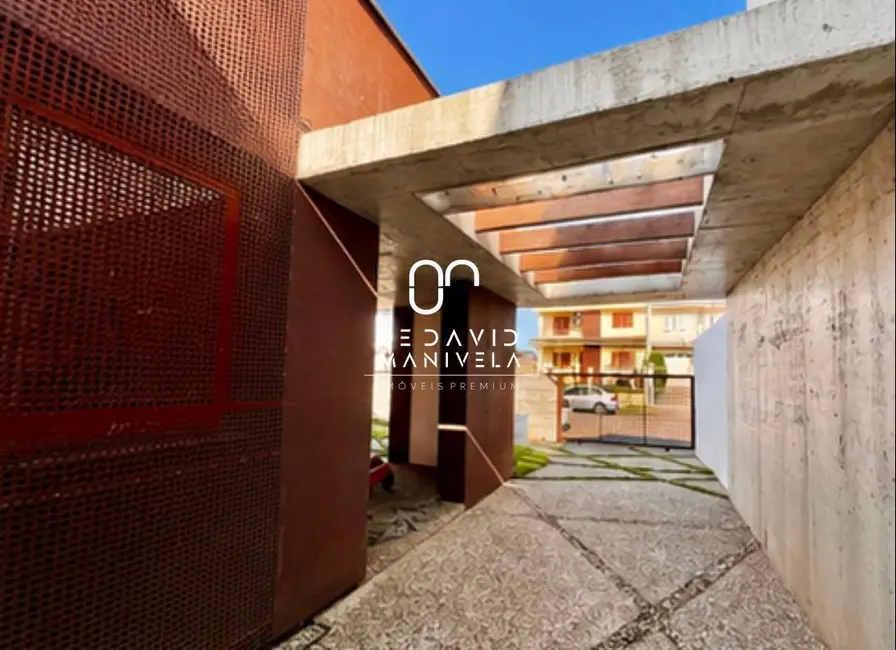 Foto 2 de Casa com 3 quartos à venda, 229m2 em Tomazetti, Santa Maria - RS