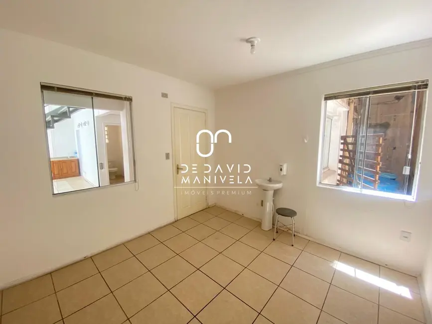 Loja com 7 quartos para alugar, 129m2 em Centro, Santa Maria - RS - imagem 9 Foto 9 de Loja com 7 quartos para alugar, 129m2 em Centro, Santa Maria - RS