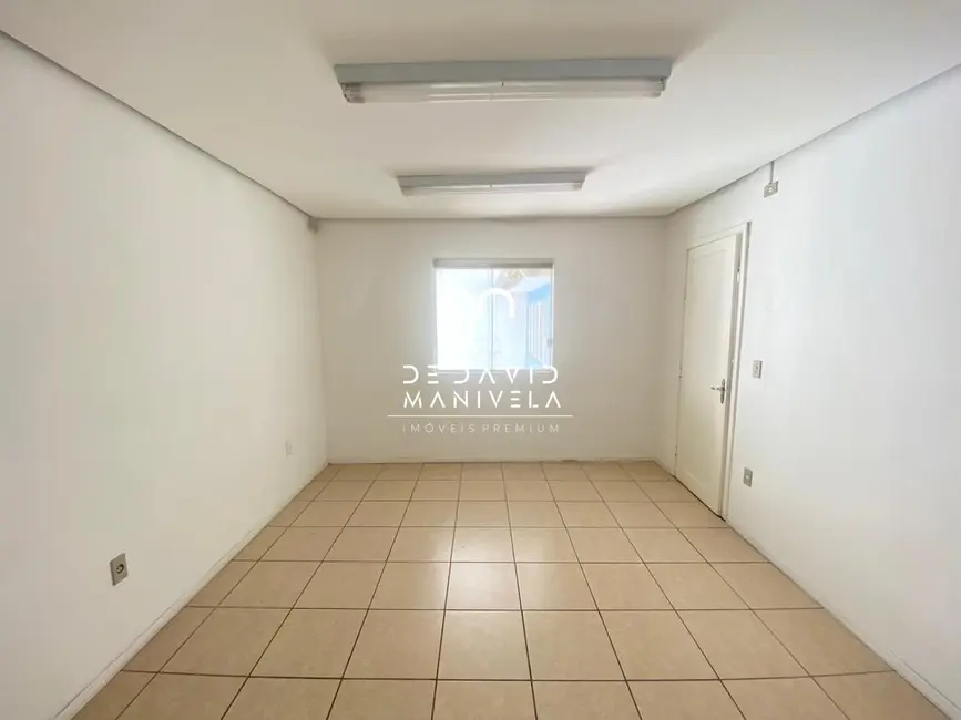 Loja com 7 quartos para alugar, 129m2 em Centro, Santa Maria - RS - imagem 6 Foto 6 de Loja com 7 quartos para alugar, 129m2 em Centro, Santa Maria - RS