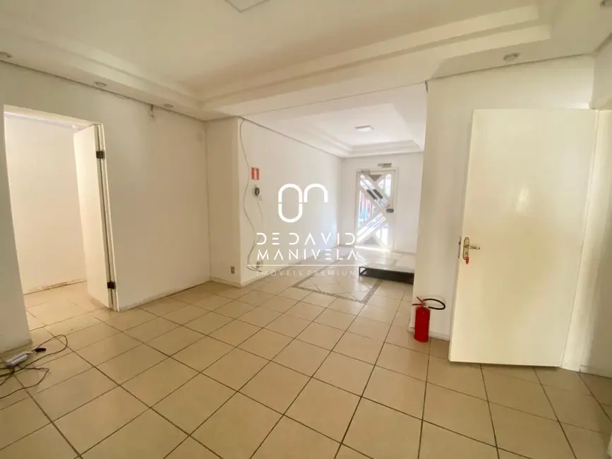 Loja com 7 quartos para alugar, 129m2 em Centro, Santa Maria - RS - imagem 3 Foto 3 de Loja com 7 quartos para alugar, 129m2 em Centro, Santa Maria - RS