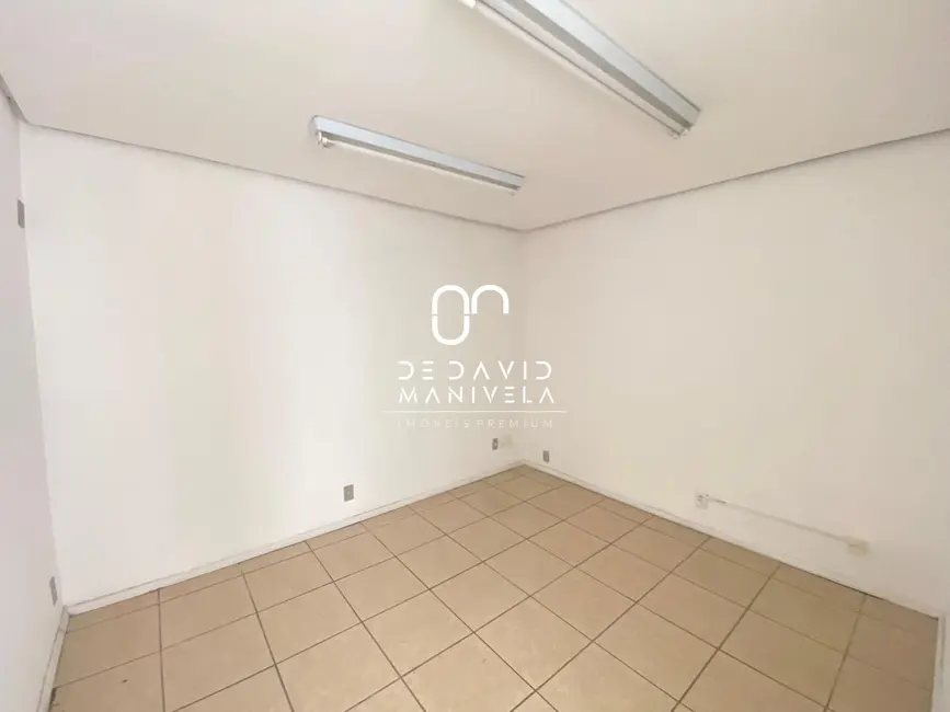 Loja com 7 quartos para alugar, 129m2 em Centro, Santa Maria - RS - imagem 7 Foto 7 de Loja com 7 quartos para alugar, 129m2 em Centro, Santa Maria - RS