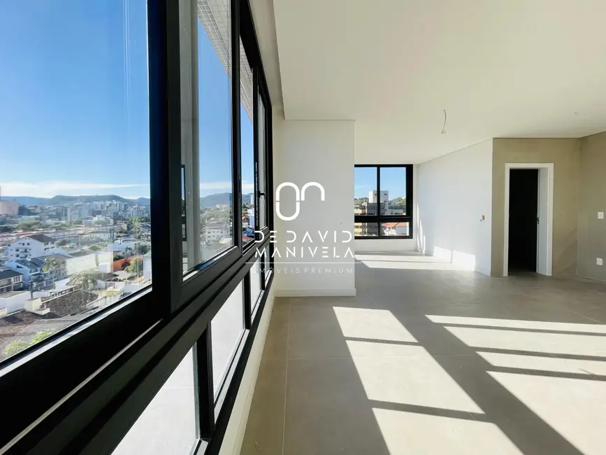 Foto 4 de Apartamento com 3 quartos à venda, 135m2 em Nossa Senhora de Lourdes, Santa Maria - RS