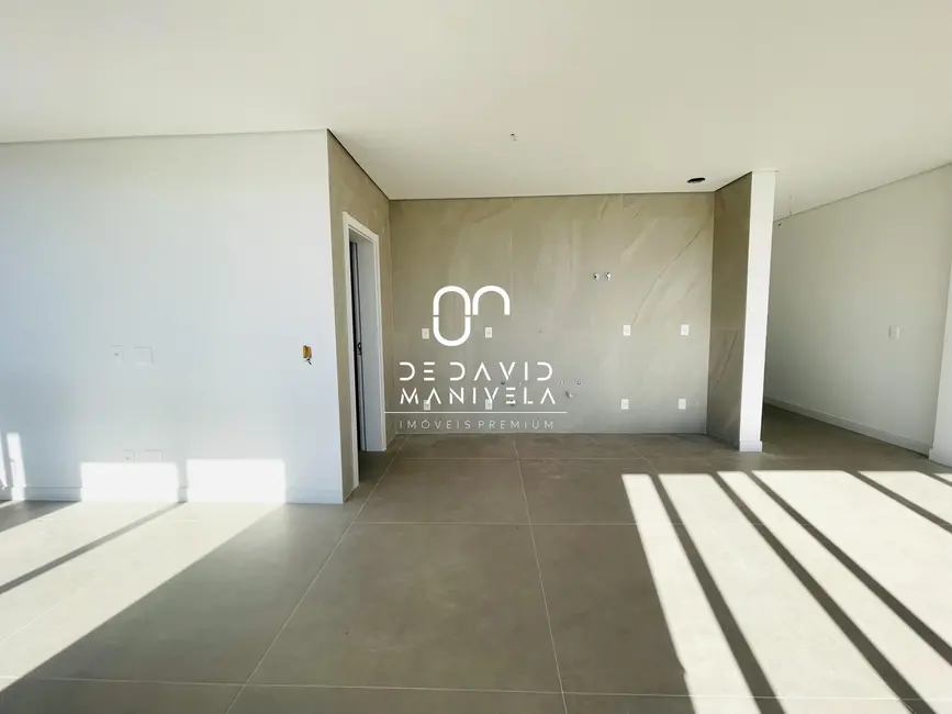 Foto 8 de Apartamento com 3 quartos à venda, 135m2 em Nossa Senhora de Lourdes, Santa Maria - RS