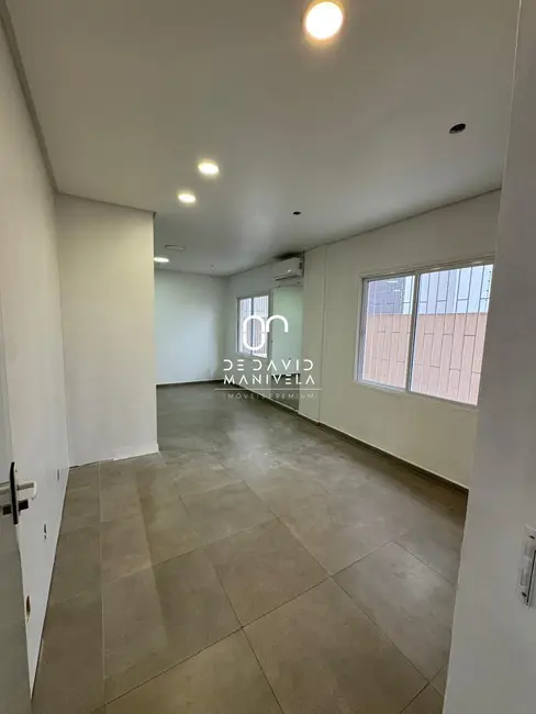 Loja para alugar, 143m2 em Nossa Senhora Medianeira, Santa Maria - RS - imagem 5 Foto 5 de Loja para alugar, 143m2 em Nossa Senhora Medianeira, Santa Maria - RS