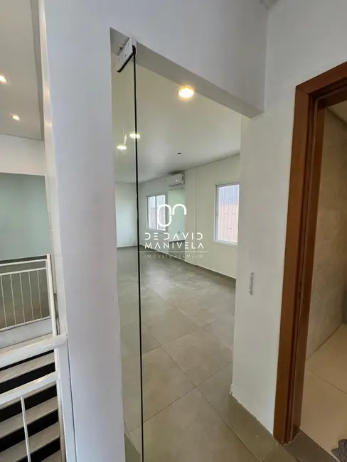 Loja para alugar, 143m2 em Nossa Senhora Medianeira, Santa Maria - RS - imagem 8 Foto 8 de Loja para alugar, 143m2 em Nossa Senhora Medianeira, Santa Maria - RS