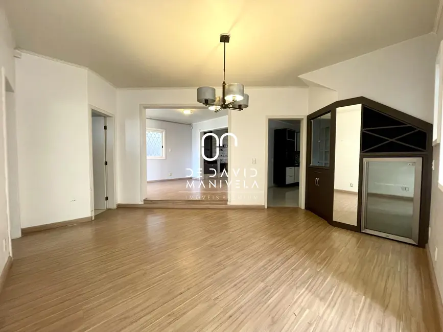 Casa com 3 quartos à venda, 277m2 em Camobi, Santa Maria - RS - imagem 3 Foto 3 de Casa com 3 quartos à venda, 277m2 em Camobi, Santa Maria - RS