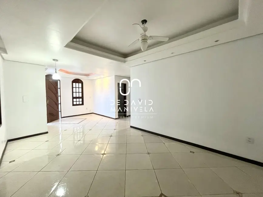 Casa com 4 quartos à venda, 269m2 em Camobi, Santa Maria - RS - imagem 3 Foto 3 de Casa com 4 quartos à venda, 269m2 em Camobi, Santa Maria - RS