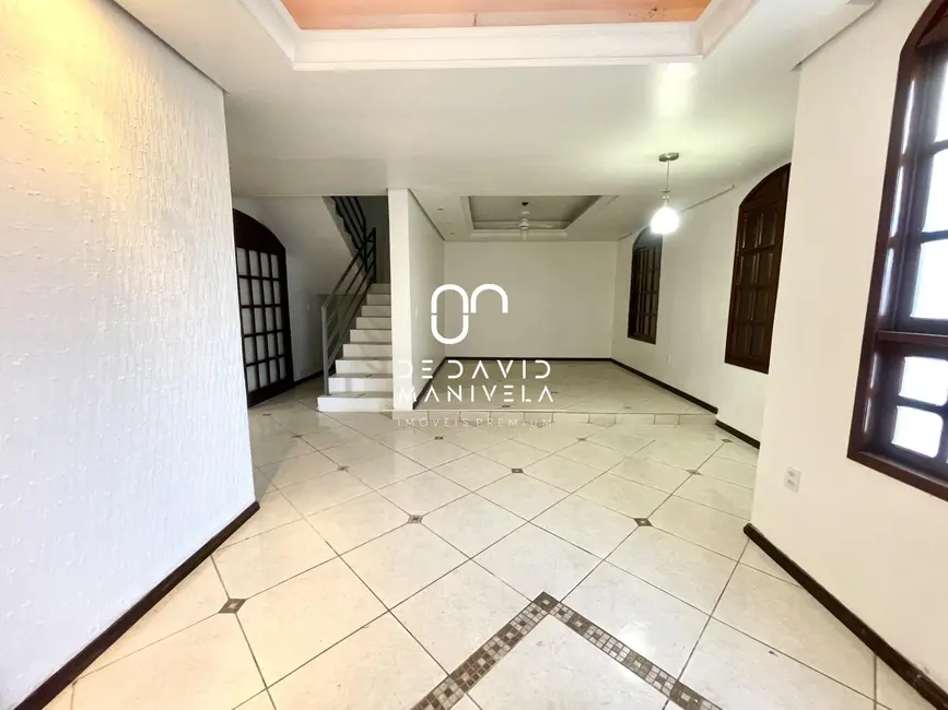 Casa com 4 quartos à venda, 269m2 em Camobi, Santa Maria - RS - imagem 4 Foto 4 de Casa com 4 quartos à venda, 269m2 em Camobi, Santa Maria - RS