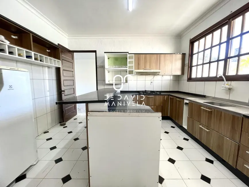 Casa com 4 quartos à venda, 269m2 em Camobi, Santa Maria - RS - imagem 8 Foto 8 de Casa com 4 quartos à venda, 269m2 em Camobi, Santa Maria - RS