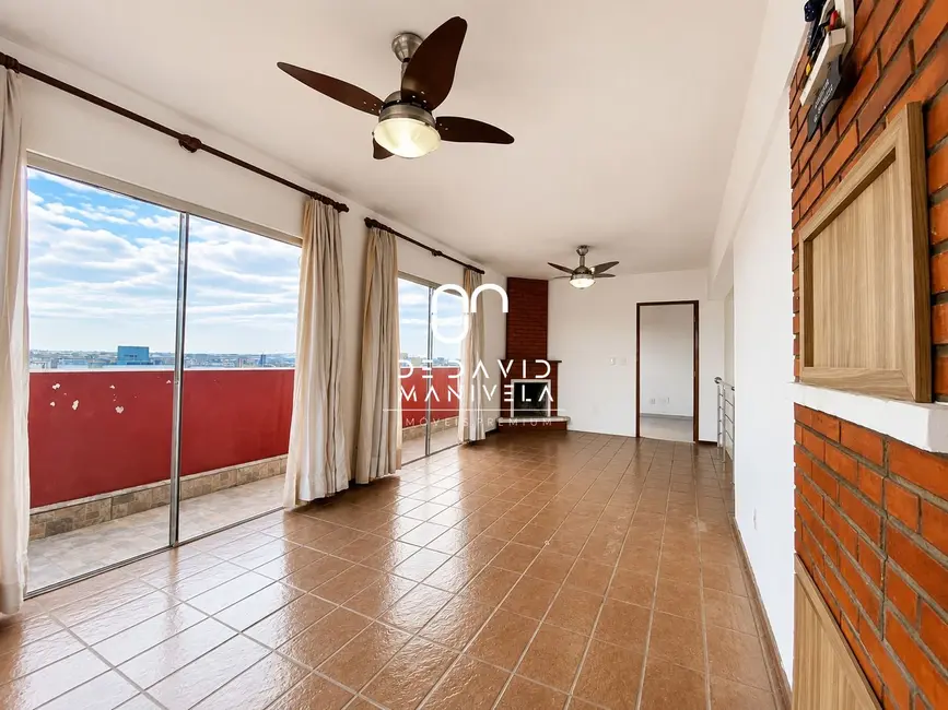 Apartamento com 3 quartos para alugar, 200m2 em Centro, Santa Maria - RS - imagem 2 Foto 2 de Apartamento com 3 quartos para alugar, 200m2 em Centro, Santa Maria - RS