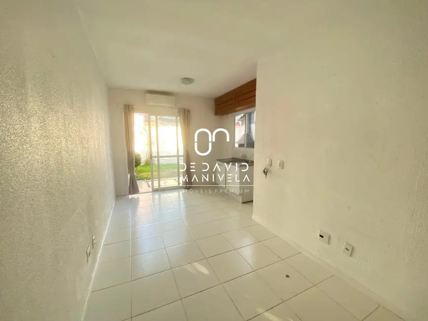Foto 2 de Casa de Condomínio com 2 quartos para alugar, 46m2 em Cerrito, Santa Maria - RS