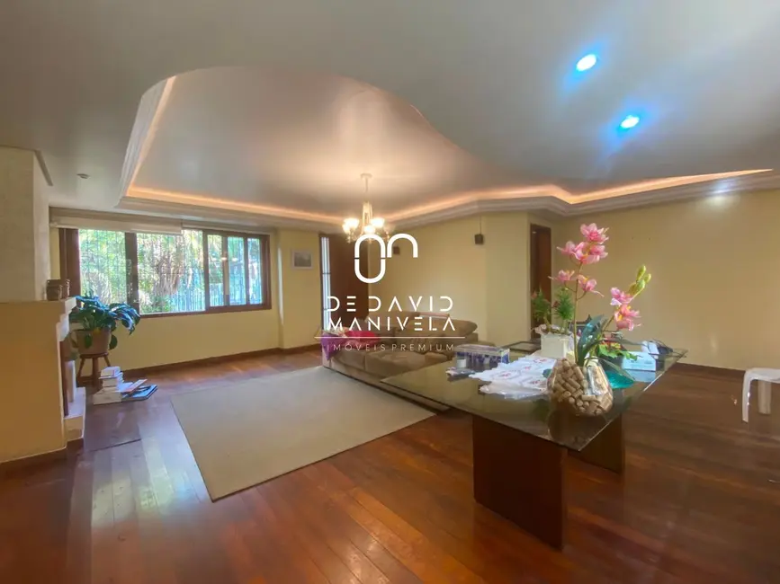 Foto 2 de Casa com 4 quartos para alugar, 297m2 em Nossa Senhora de Lourdes, Santa Maria - RS