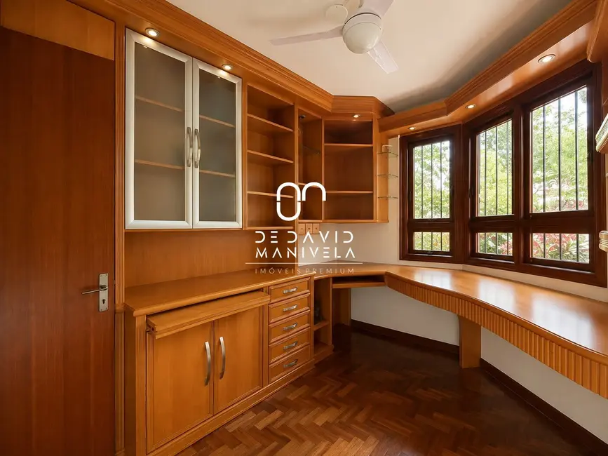 Foto 4 de Casa com 4 quartos para alugar, 297m2 em Nossa Senhora de Lourdes, Santa Maria - RS