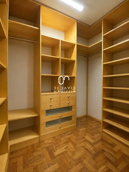 Foto 7 de Casa com 4 quartos para alugar, 297m2 em Nossa Senhora de Lourdes, Santa Maria - RS