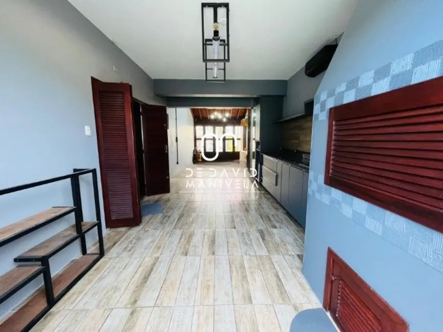Foto 4 de Casa com 3 quartos para alugar, 197m2 em Dom Antônio Reis, Santa Maria - RS