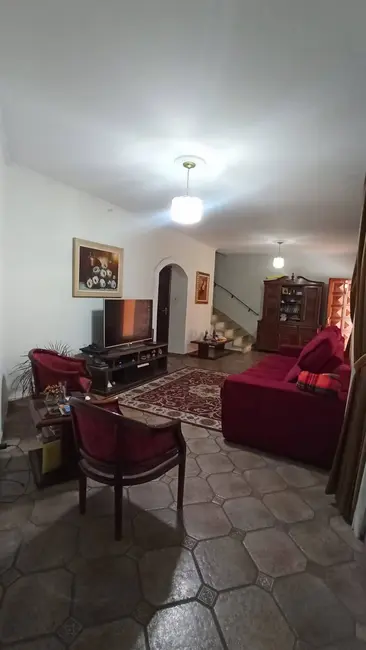 Sobrado com 3 quartos à venda, 221m2 em Piraporinha, Diadema - SP - imagem 6 Foto 6 de Sobrado com 3 quartos à venda, 221m2 em Piraporinha, Diadema - SP