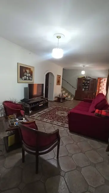 Sobrado com 3 quartos à venda, 221m2 em Piraporinha, Diadema - SP - imagem 8 Foto 8 de Sobrado com 3 quartos à venda, 221m2 em Piraporinha, Diadema - SP