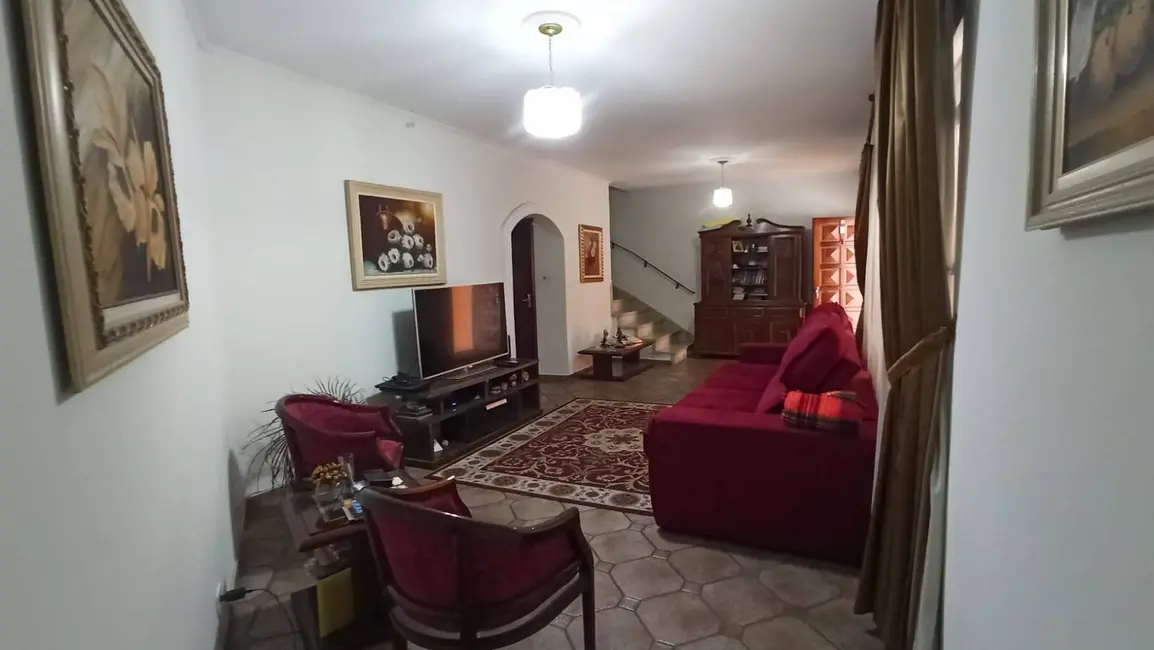 Sobrado com 3 quartos à venda, 221m2 em Piraporinha, Diadema - SP - imagem 5 Foto 5 de Sobrado com 3 quartos à venda, 221m2 em Piraporinha, Diadema - SP