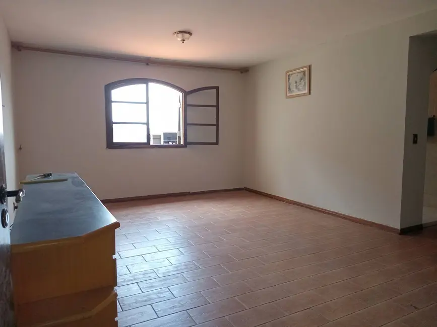 Foto 2 de Sobrado com 3 quartos à venda e para alugar, 343m2 em Campanário, Diadema - SP