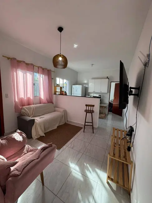 Foto 2 de Casa com 2 quartos à venda, 130m2 em Itanhaem - SP