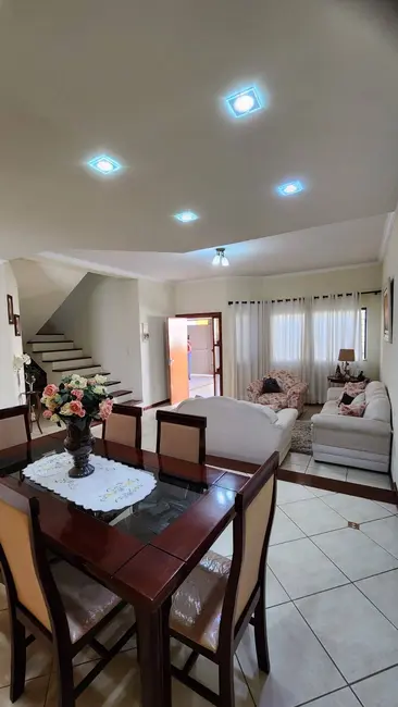 Casa com 4 quartos à venda, 210m2 em Franca - SP - imagem 3 Foto 3 de Casa com 4 quartos à venda, 210m2 em Franca - SP