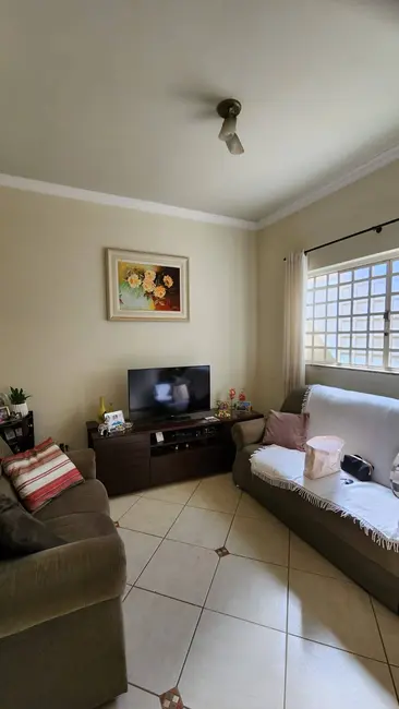 Casa com 4 quartos à venda, 210m2 em Franca - SP - imagem 4 Foto 4 de Casa com 4 quartos à venda, 210m2 em Franca - SP