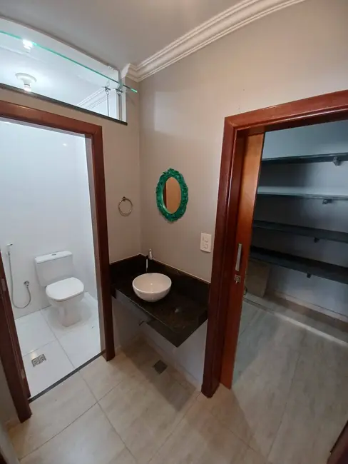 Foto 4 de Casa com 4 quartos à venda, 214m2 em Franca - SP