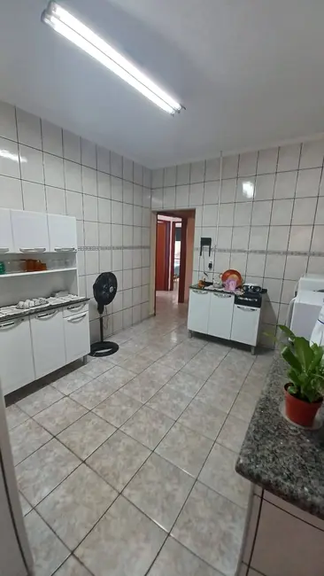 Casa com 3 quartos à venda, 200m2 em Franca - SP - imagem 6 Foto 6 de Casa com 3 quartos à venda, 200m2 em Franca - SP
