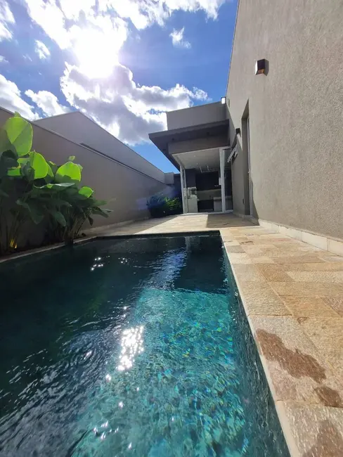 Foto 1 de Casa de Condomínio à venda, 187m2 em Franca - SP