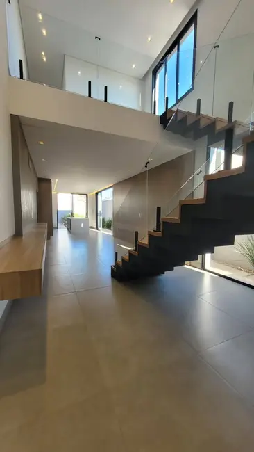 Foto 1 de Casa de Condomínio à venda, 206m2 em Franca - SP