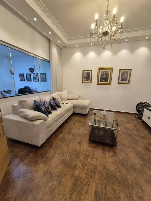 Foto 1 de Casa com 3 quartos à venda, 201m2 em Franca - SP
