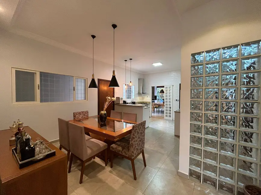 Foto 3 de Casa com 3 quartos à venda, 165m2 em Franca - SP