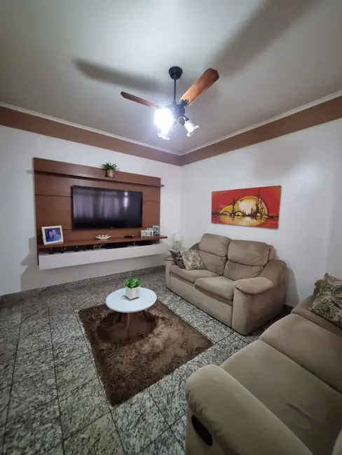 Foto 2 de Casa com 3 quartos à venda, 131m2 em Jardim Ângela Rosa, Franca - SP