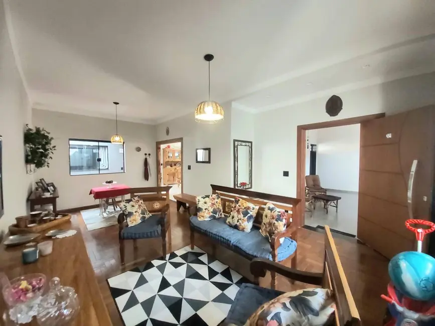 Foto 1 de Casa com 3 quartos à venda em Vila Totoli, Franca - SP