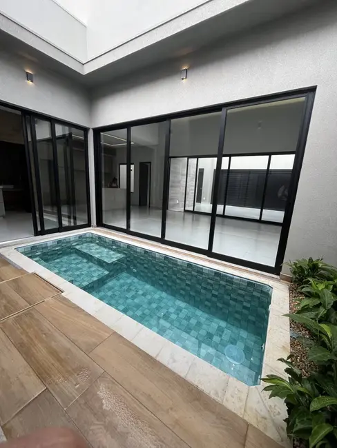 Foto 1 de Casa à venda, 180m2 em Franca - SP