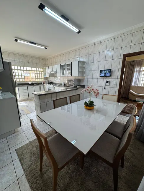 Foto 2 de Casa com 3 quartos à venda, 181m2 em Franca - SP