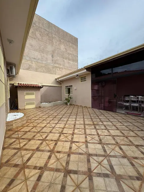 Foto 1 de Casa com 3 quartos à venda, 181m2 em Franca - SP