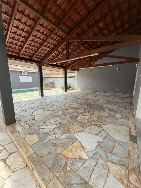 Casa à venda, 500m2 em Franca - SP - imagem 2 Foto 2 de Casa à venda, 500m2 em Franca - SP