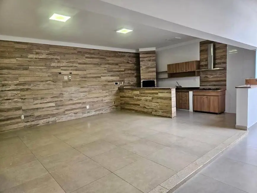 Casa com 3 quartos à venda, 297m2 em Franca - SP - imagem 1 Foto 1 de Casa com 3 quartos à venda, 297m2 em Franca - SP
