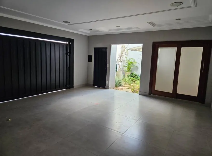 Casa com 3 quartos à venda, 297m2 em Franca - SP - imagem 2 Foto 2 de Casa com 3 quartos à venda, 297m2 em Franca - SP