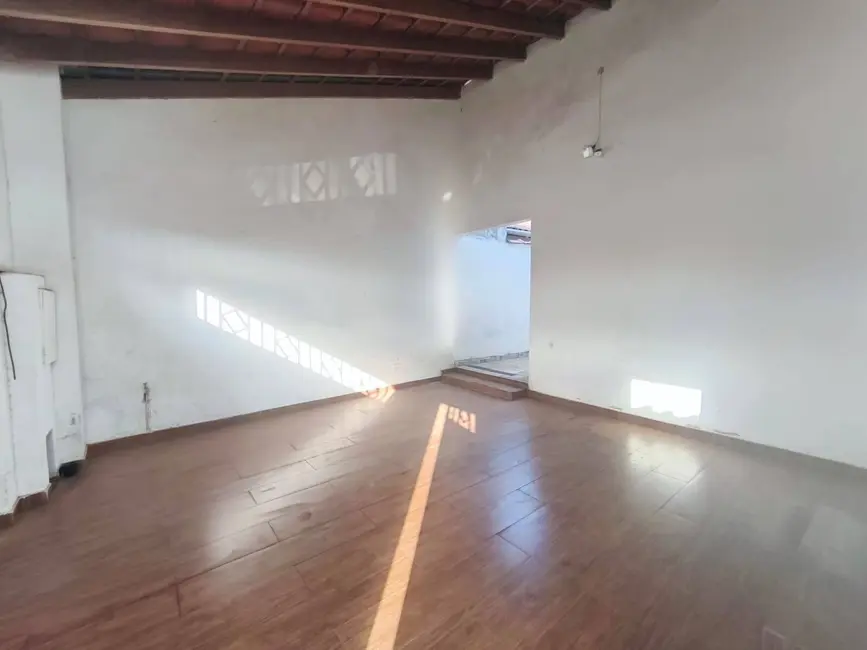 Casa com 3 quartos à venda, 200m2 em Franca - SP - imagem 2 Foto 2 de Casa com 3 quartos à venda, 200m2 em Franca - SP