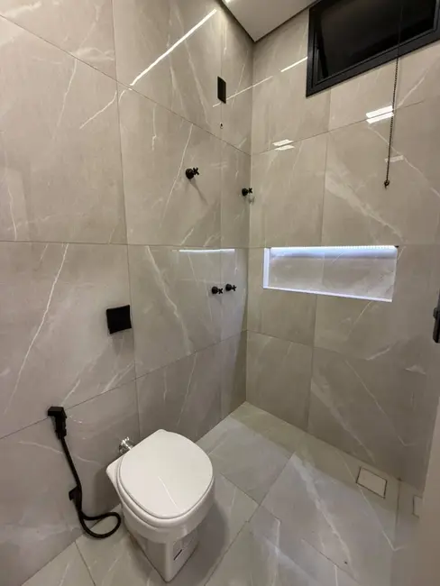 Casa com 3 quartos à venda, 250m2 em Franca - SP - imagem 8 Foto 8 de Casa com 3 quartos à venda, 250m2 em Franca - SP