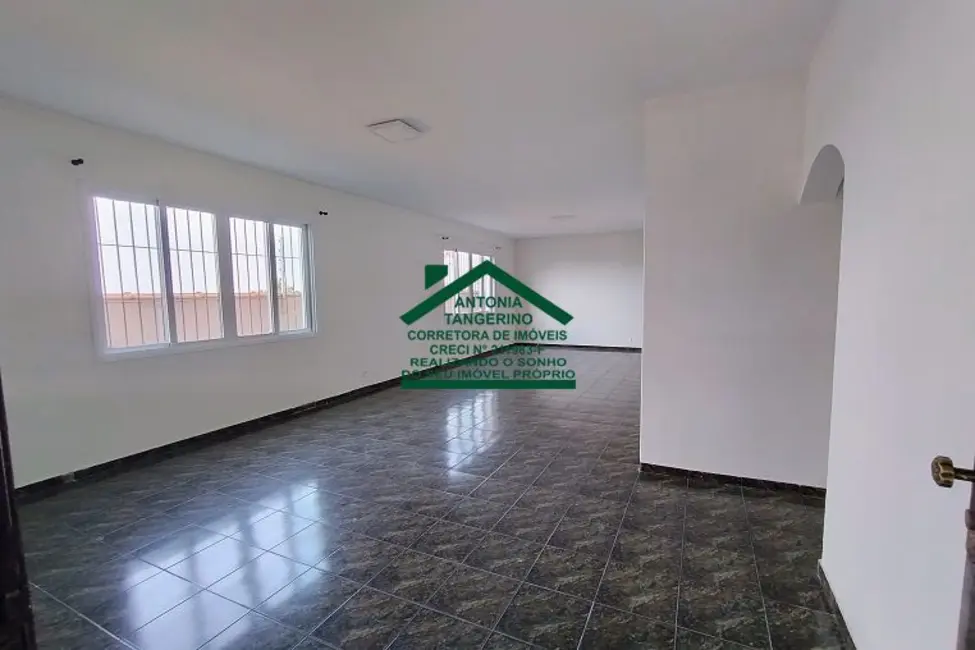 Foto 2 de Casa com 4 quartos para alugar, 400m2 em Chácara São José, Aruja - SP